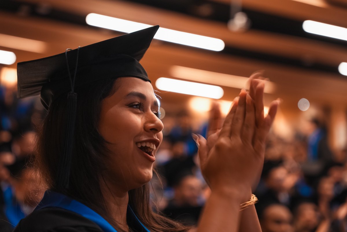 Celebramos la graduación de 112 nuevos médicos especialistas y subespecialistas, quienes se incorporan al sistema de salud nacional para fortalecer la calidad de la atención y ampliar la cobertura médica en todo el país.

Estos profesionales reforzarán áreas prioritarias como
