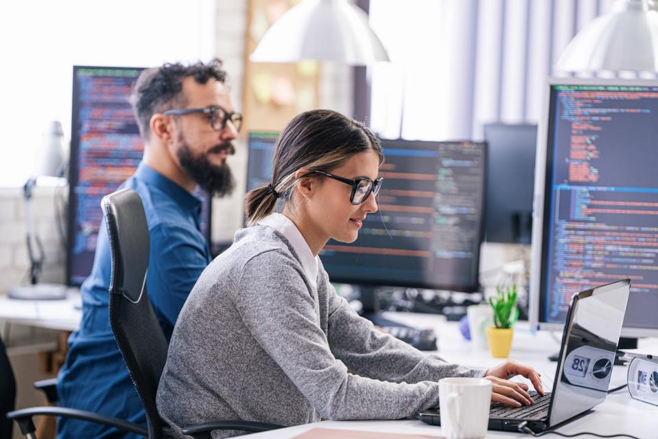OVYKA's tweet image. Full-stack is going full DevOps. Engineers now should be focused on all from code to monitoring. See how DevOps is redefining full stack: oal.lu/JLmic