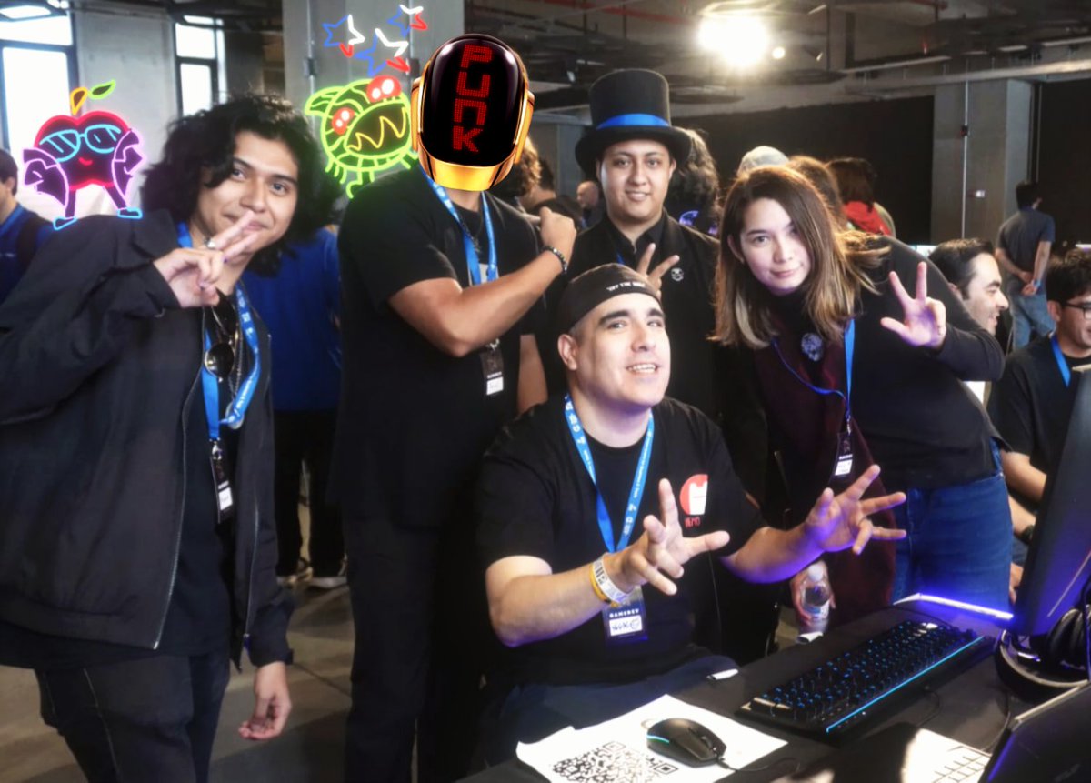 Yosiel028's tweet photo. Had the opportunity to be at #GameConferenceMX in #Guadalajara right beside my workmates from Oniric Mob. We could meet a lot of devs, publishers and artists 🫶✨, I have no words to describe how grateful I am 🎉. 

#indiedev #IndieArt #GCMX #Mexico https://t.co/OSBGoij6iH