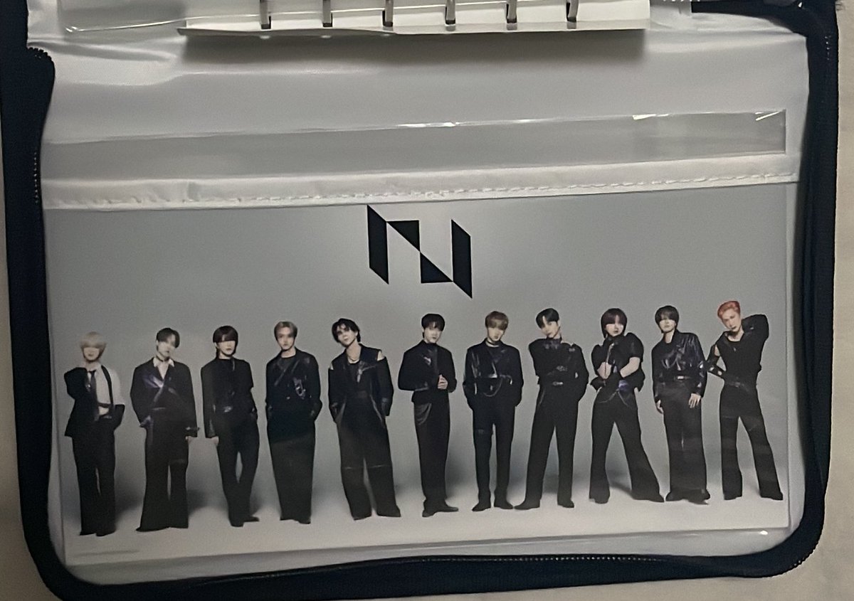 ポストカード、まさかの去年のFTCのトレカケースがジャストフィットした。ここ使い道なくってずっと持て余してたんだけどこれのためだった、、？
袋から出さなくても入ったのもポイント高い