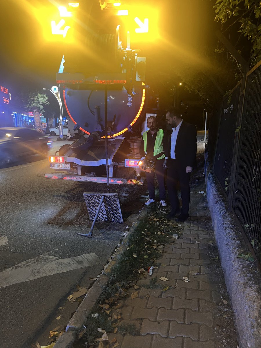 Bölgemizde beklenen yağışlar öncesinde  kritik noktalarda yağmur suyu hatlarının ve ızgaralarının temizliklerini yapıyoruz. Önceden alınan tedbirler ile olumsuz durumların önüne geçmeyi hedefliyoruz.
Nöbetçi ekiplerimizle 7/24 Tuzla için çalışıyoruz.