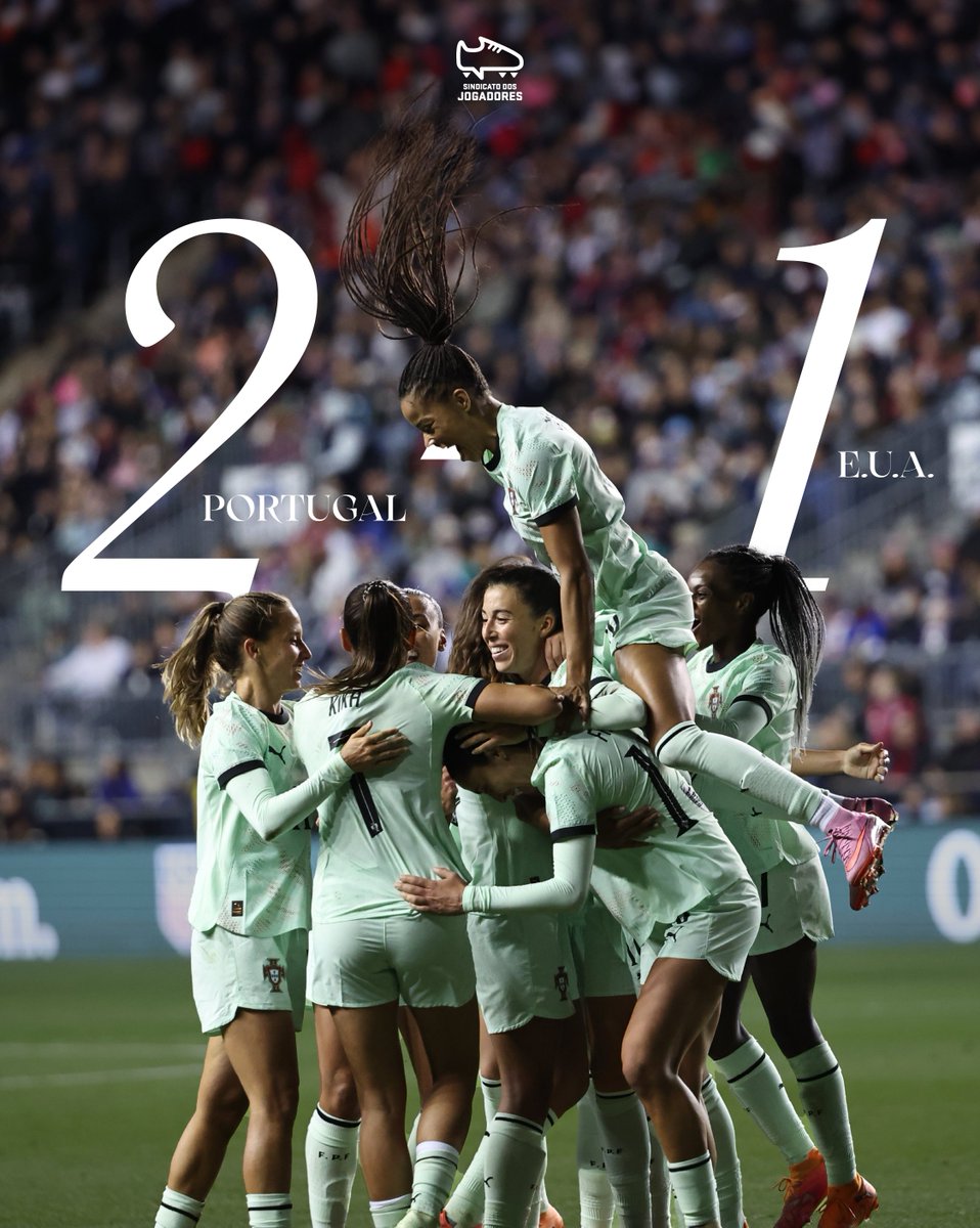 É um resultado histórico! Pela primeira vez, Portugal venceu a seleção feminina dos Estados Unidos da América, uma das maiores potências da modalidade, ao vencer por 2-1: sjogadores.pt/?pt=news&op=OP…

#SeleçõesNacionais
#FutebolFeminino