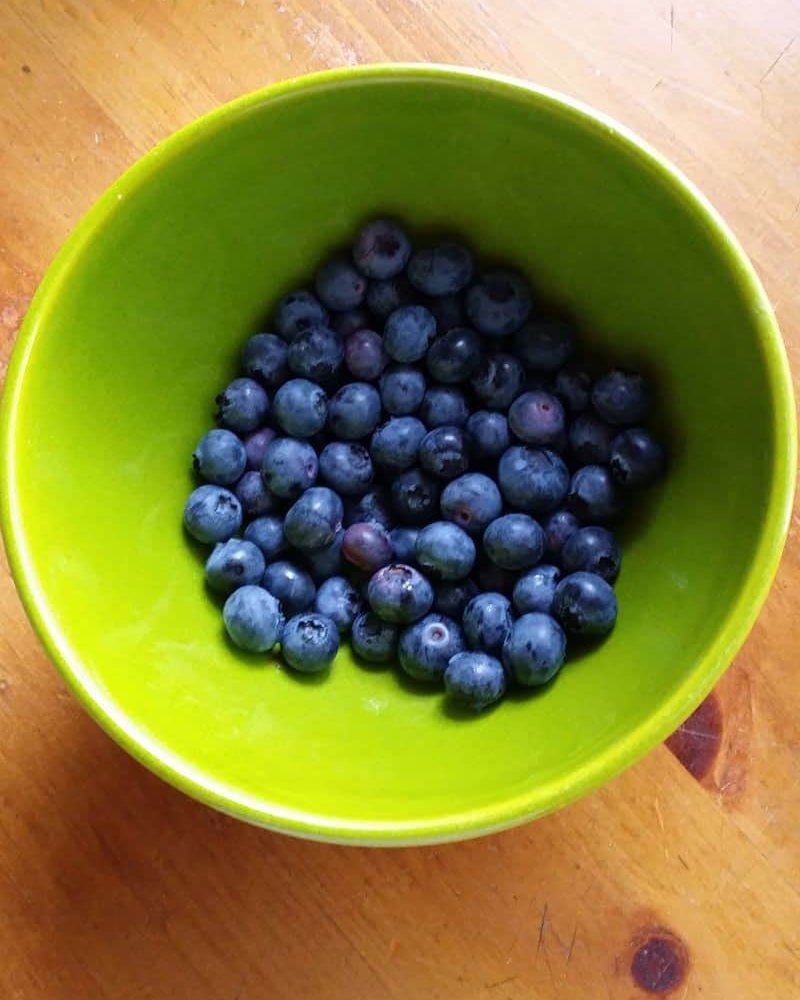 Rubybeets's tweet image. Blueberries boost your mojo. Uh huh, yes they do