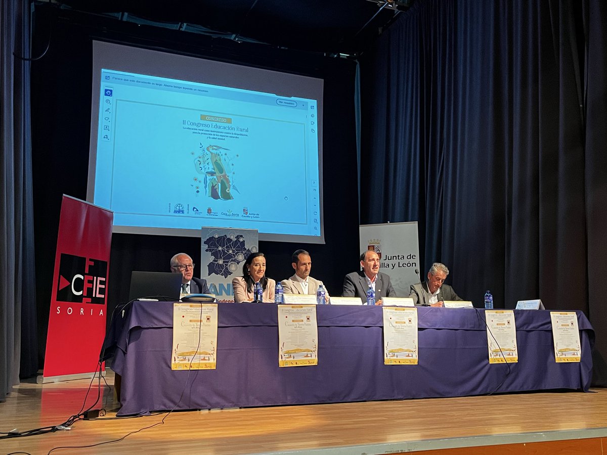 Mesa redonda en el II Congreso “La educación rural como elemento contra la despoblación” con la intervención de <a href="/fjmagdafuente/">Javier Magdaleno</a> 
#FormacionCyL 
<a href="/educacyl/">Educación JCyL</a>