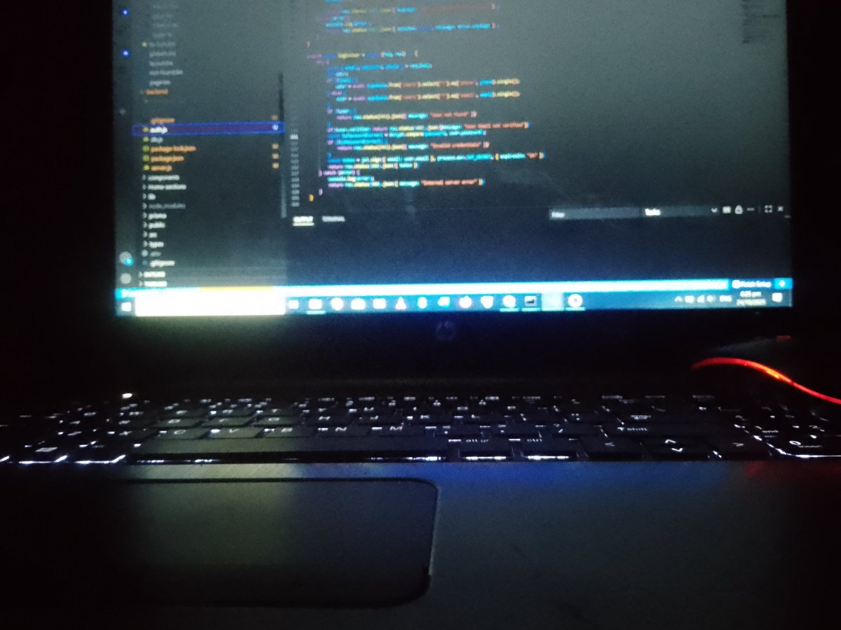 DavinDicator's tweet image. It&apos;s raining here Right now, what about you?🌧️
#code #fullstack #rainy