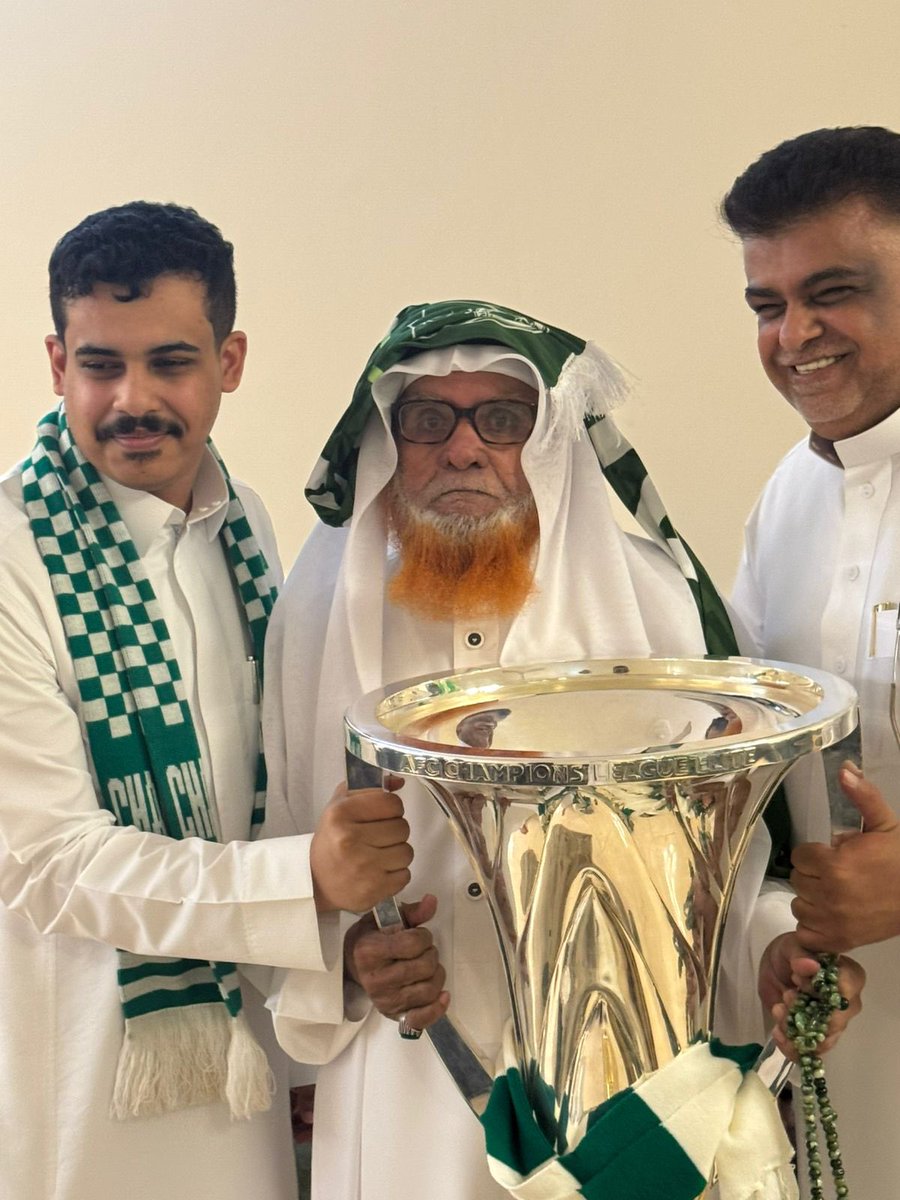 أنتقل اليوم الي رحمة ألله تعالى العم يحي عسيري المشجع الاهلاوي الكبير .

وباذن الله سوف تكون الصلاة والدفن غدا السبت بعد صلاة العصر.. مقبرة الصالحية بجدة.. 

الله يرحمك ياعم يحي ويسكنك الجنة

إِنَّا لِلَّهِ وَإِنَّا إِلَيْهِ رَاجِعُونَ*