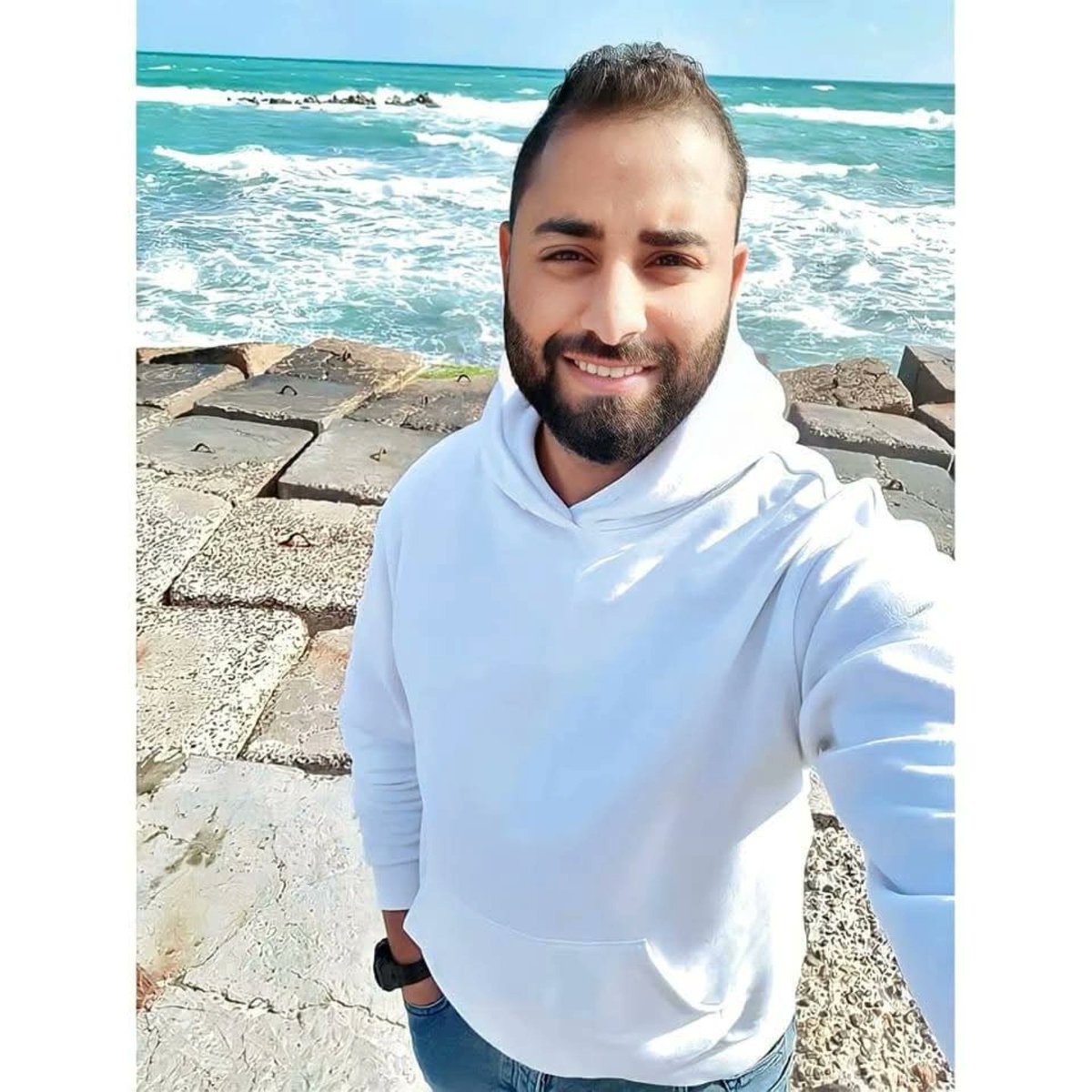 Izllaaam's tweet photo. لو كررت التريند كمان 3 سنين هتلاقيني شبهك 😂😂 https://t.co/TcHeooHSzR
