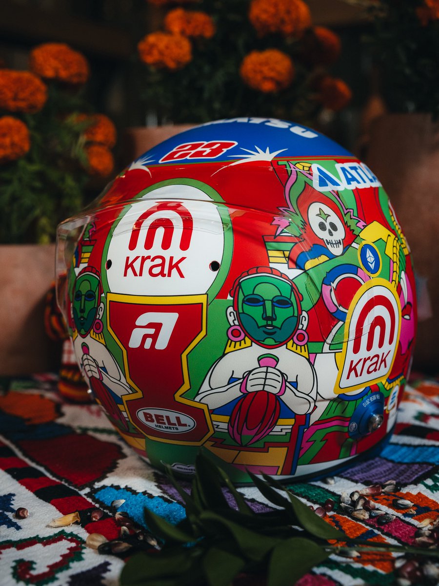 Up close and personal 🎨  

Alex will rock this <a href="/krakenfx/">Kraken</a> designed helmet at the Mexico City Grand Prix this weekend 😮‍💨