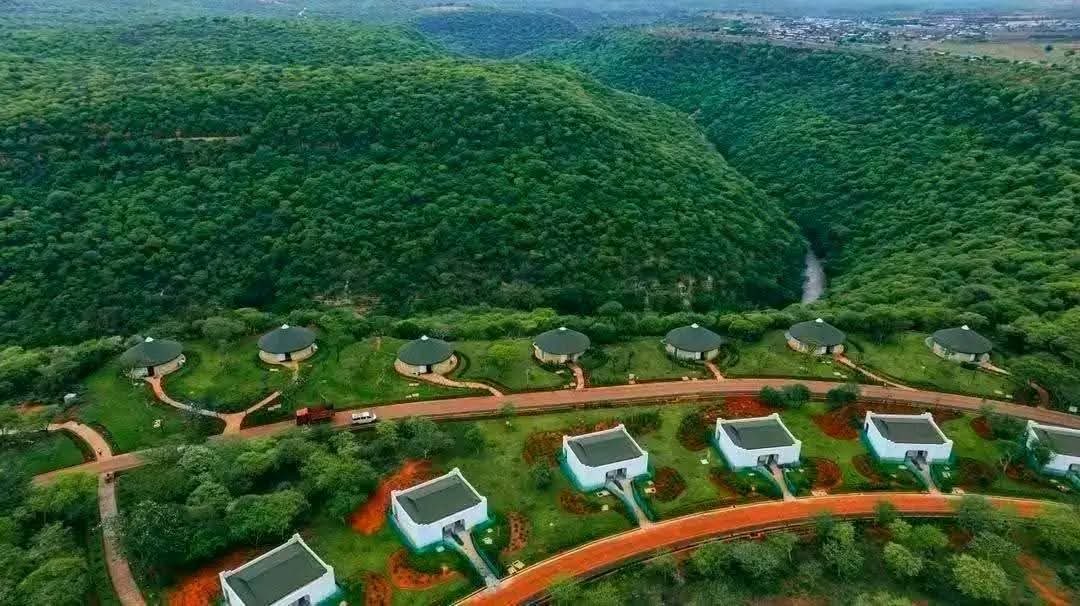 benjimk's tweet image. Impressionnant ! 🇪🇹 L'Éthiopie annonce plus de 300 000 touristes étrangers en seulement 100 jours. Un bel exemple de valorisation de la marque « Ethiopia Land of Origins » !
Pourquoi nos ministères en #RDC 🇨🇩 ne publient-ils jamais ce genre de statistiques?