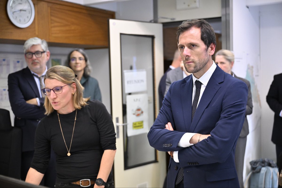 Au lendemain de la tempête Benjamin, je me suis rendu à Lille à la rencontre des équipes de <a href="/Vigicrues/">Vigicrues</a> et de la <a href="/DrealHdF/">Julien_LABIT_DREAL_Hauts-de-France</a>. Des agents pleinement mobilisés pour anticiper les crues et protéger les habitants. Merci pour leur engagement.