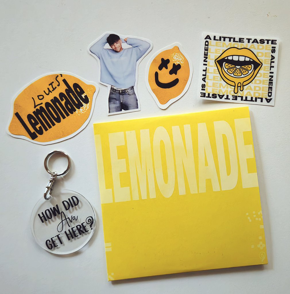 🍋 LEMONADE GIVEAWAY 🍋

For a chance to win the Lemonade CD single, four stickers and a personalised keychain, simply comment #LouisLemonade and retweet this post. 

International, ends October 26th. Good luck! 🍋