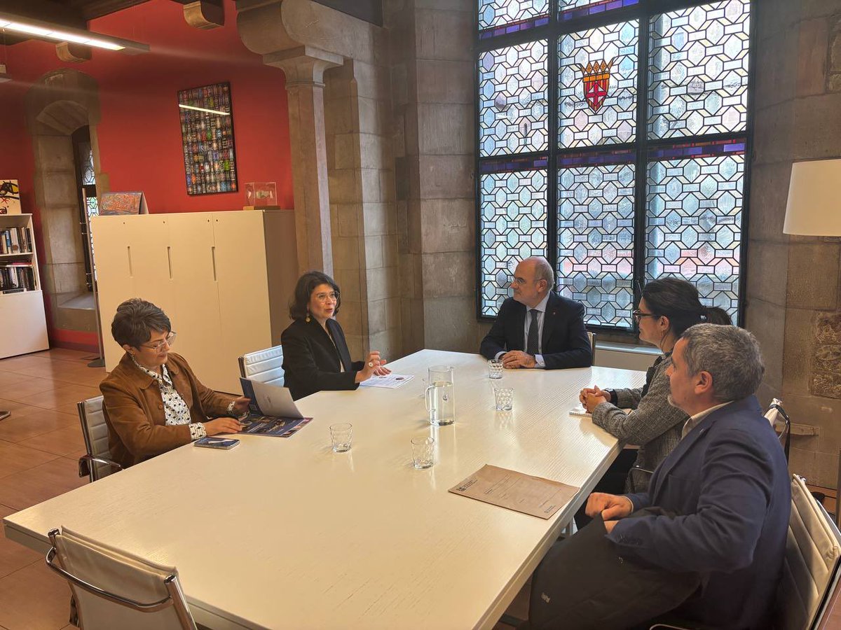 🌎 El <a href="/govern/">Govern de Catalunya</a>, a través de <a href="/cooperaciocat/">Cooperació</a>, treballa per defensar les democràcies i els drets humans arreu del món.

El conseller <a href="/jduch/">Jaume Duch</a> s’ha reunit amb <a href="/TaniaReneaum/">Tania Reneaum Panszi</a>, secretària executiva de la <a href="/CIDH/">CIDH - IACHR</a>, per enfortir la col·laboració en aquests àmbits a l’Amèrica Llatina i el Carib.