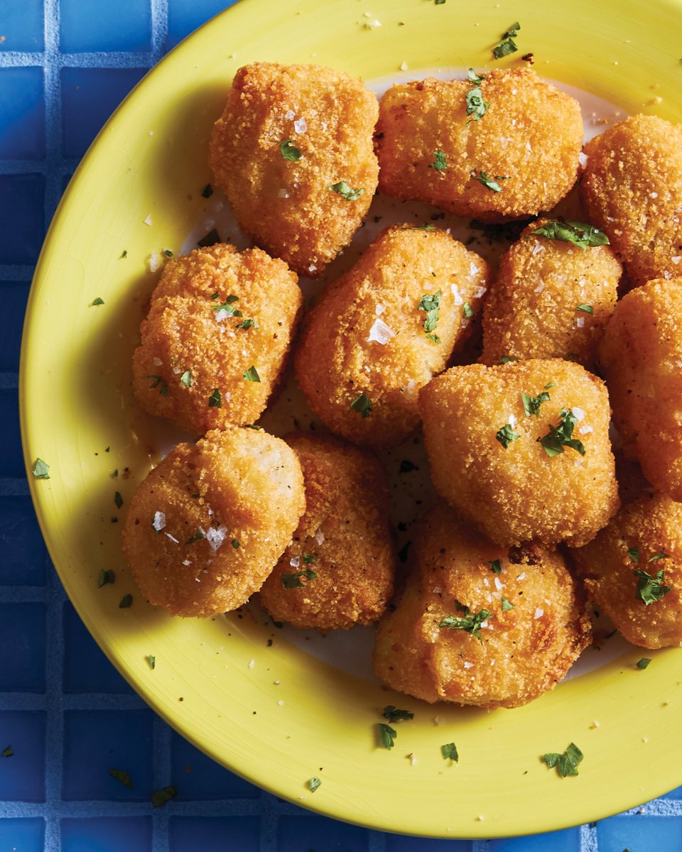 Nos Croquettes de morue 🇨🇦, panées dans une chapelure croustillante, ont toujours été très populaires. Et pour cause : c’est si pratique d’avoir ce savoureux classique au congélo. Servez-les en tacos, avec des frites ou comme collation rapide. 
ow.ly/T4uT50Xh4tw