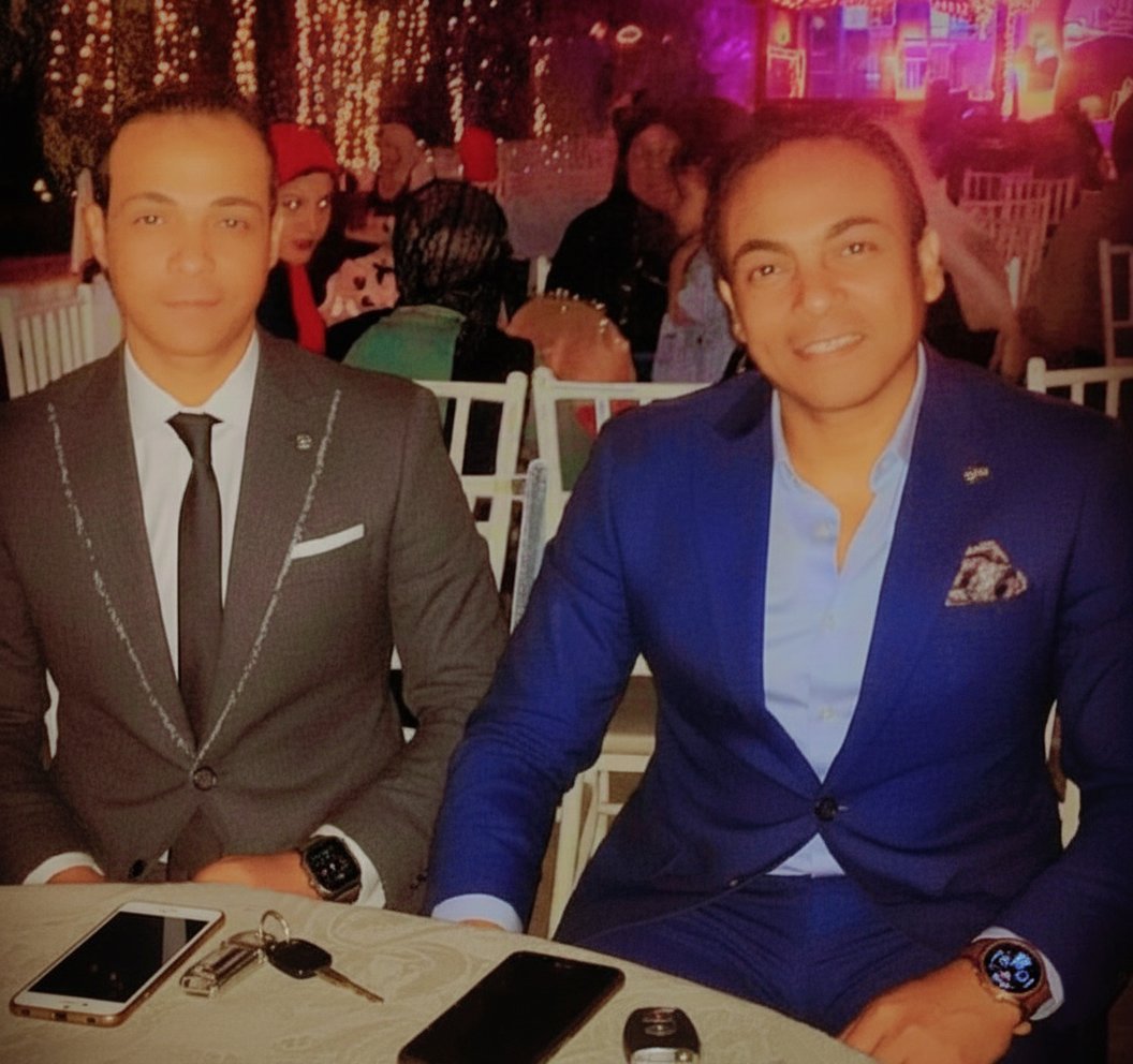 انا واخويا هشام .. واللي بيسأل انا مين فيهم  ؟
انا اجمل واحد في الصورة 😌🙋🏻‍♂️😁😂

#كوت انت وشخص عزيز عندك ❤