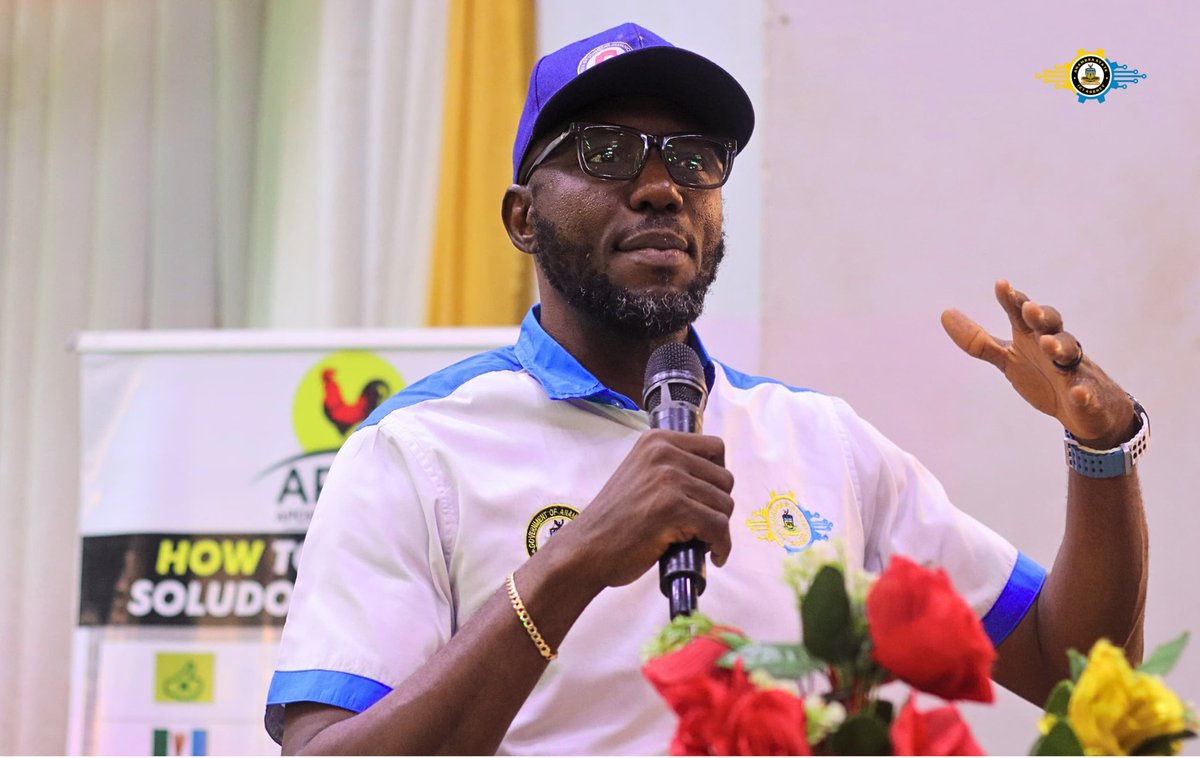 Gefasoludo's tweet image. Soludo: Building the Future, One Innovation at a Time!

Our leader, @cfagbata delivered the powerful keynote address on Gov. #SoludoSolution Colloquium held at ASUU Secretariat UniZik Awka - reflecting the heart of the @CCSoludo Philosophy.