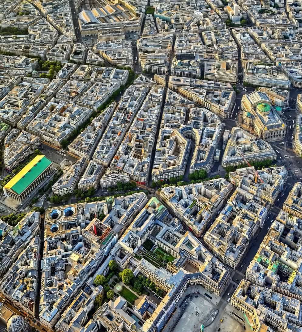 parisvisites's tweet image. Géométrie du #Paris de Napoléon III et Haussmann vu de haut ... avec l'Opéra de M.Garnier...
paris-visites-guidees.com