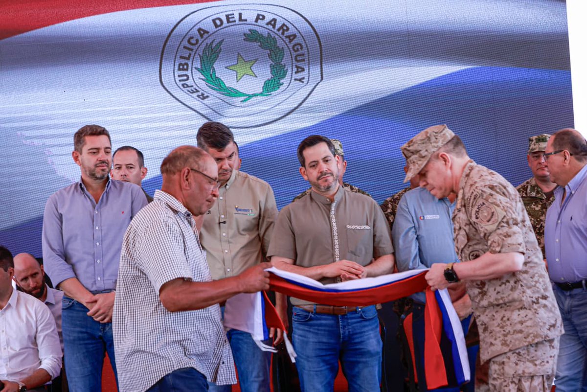 SantiPenap's tweet image. Una solución histórica para Marina Cué.

Con la entrega de títulos de propiedad a familias paraguayas de Marina Cué por parte del INDERT, acompañada de la presencia del Estado a través de sistemas de electrificación con la ANDE, programas de educación financiera con el BNF,…