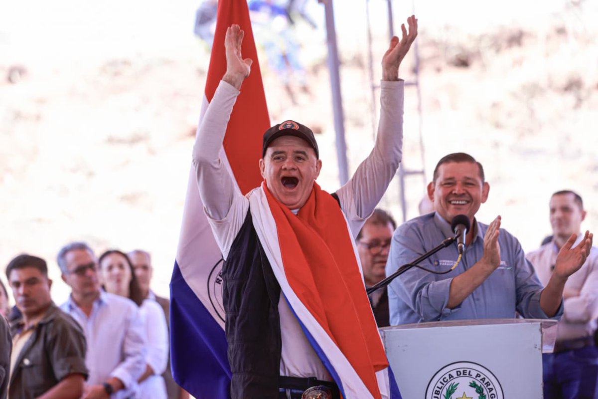 SantiPenap's tweet image. Una solución histórica para Marina Cué.

Con la entrega de títulos de propiedad a familias paraguayas de Marina Cué por parte del INDERT, acompañada de la presencia del Estado a través de sistemas de electrificación con la ANDE, programas de educación financiera con el BNF,…