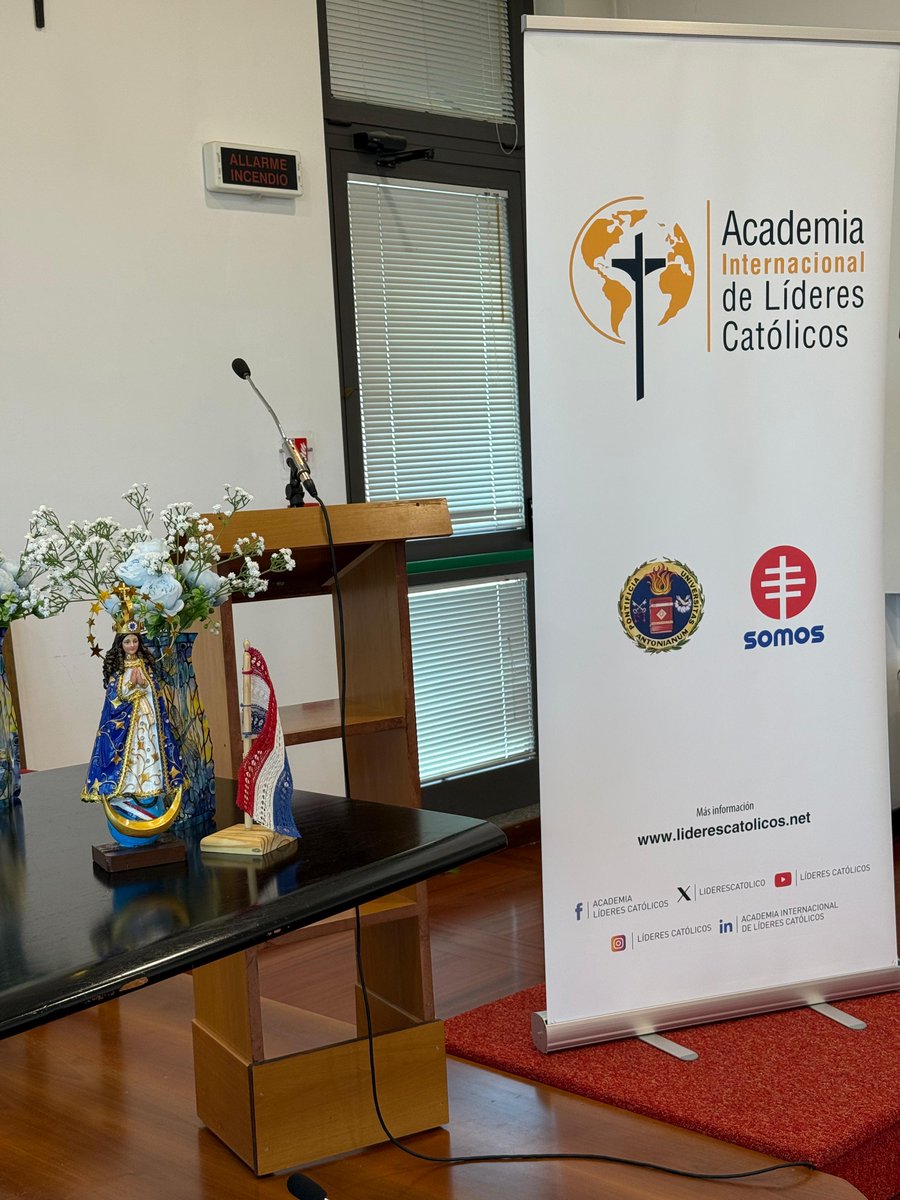 En Roma se desarrolla el X Diplomado en Doctrina Social de la Iglesia, con participantes de 20 países.
Representando al Paraguay, la periodista Mónica Fabiola Ayala presentó una ponencia centrada en Nuestra Señora de Caacupé. <a href="/monicafabiola91/">Mónica Fabiola Ayala</a> <a href="/tupasycaacupe/">Basílica Santuario de Caacupé</a>