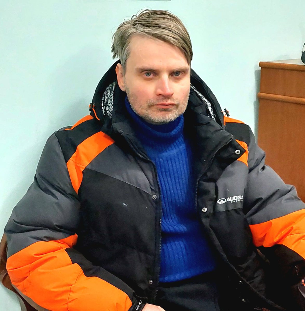 Мой любимый хвостик тебе такая доля дана , что и врагу не пожелаешь.. 
Кто видел Юру напишите. Умирать бесполезно.