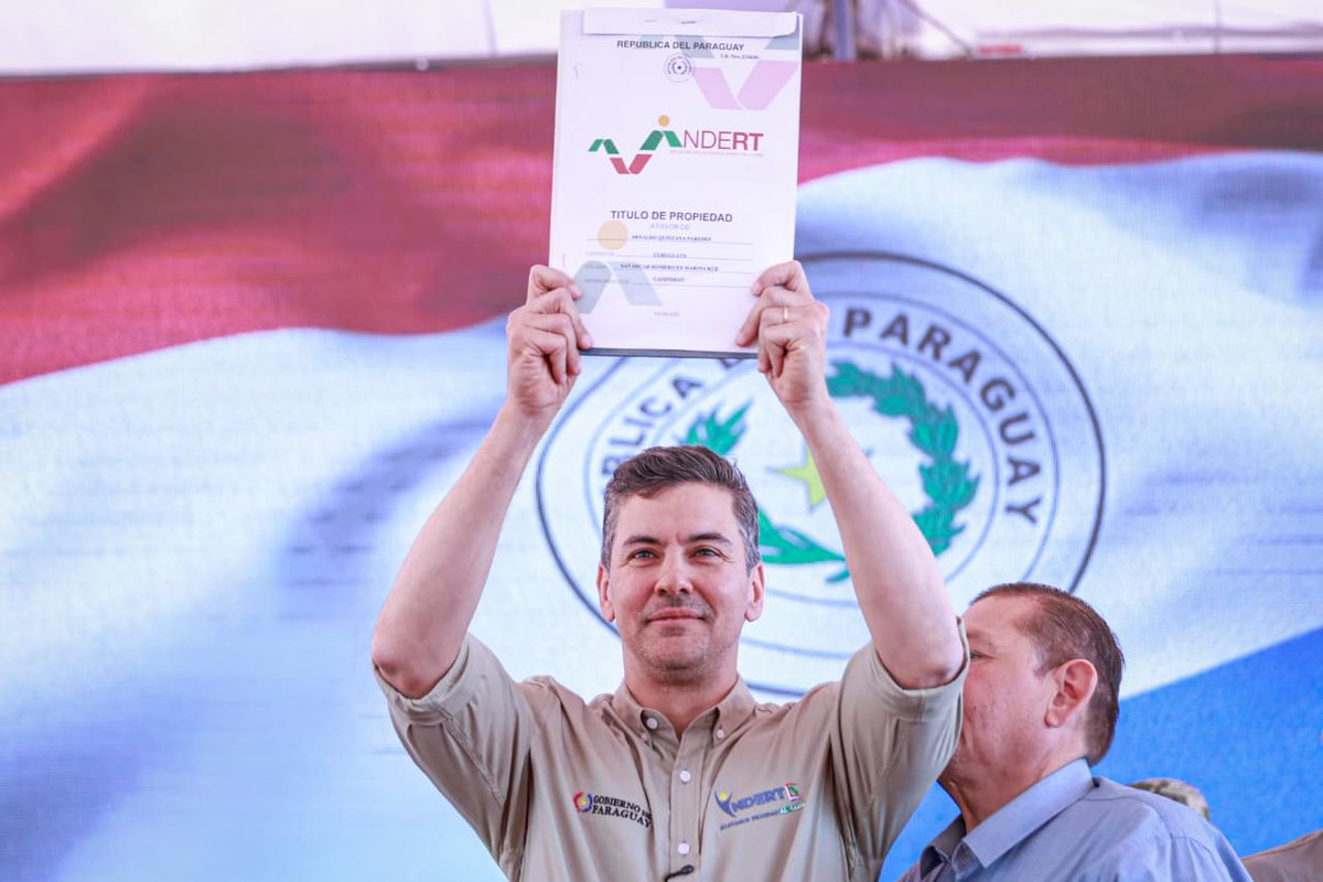 SantiPenap's tweet image. Una solución histórica para Marina Cué.

Con la entrega de títulos de propiedad a familias paraguayas de Marina Cué por parte del INDERT, acompañada de la presencia del Estado a través de sistemas de electrificación con la ANDE, programas de educación financiera con el BNF,…