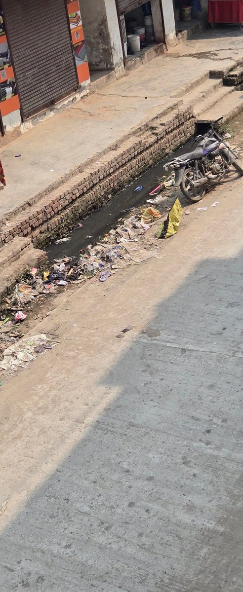 AnoopPoswal's tweet photo. @CPCB_OFFICIAL @OfficialGNIDA @WestGreno ये ग्राम तुगलपुर ग्रेटर नोएडा के बरात घर रस्ते का हाल है क्यू मज्बूर है हम ऐसा ही है रेहने के लिए। @OfficialGNIDA कोई जावाब है आपके पास ? https://t.co/DyWXH9XtL0