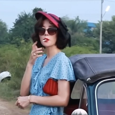 imnotzyxg's tweet image. ความในใจของชั้นที่มีต่อรสรินในเสือ&amp;amp;พี่หลิน พี่บอกเลยน้อง รสรินเบอร์ 1 ว่ะ ชอบมากผู้หญิงสวยมีเสน่ห์ ใส่ส้นสูงบู๊ถือปืน เล่นแอคชั่น เอาใจไปเลย รสรินมาทีไรฉันอุดปากกรี้ดตบอด ยิ่งตอนดูดบุหรี่ อรืม if smoking bad why hot วะ ชั้นจะเครซี่จริงๆ พี่หลินเล่นดีเกินอะ