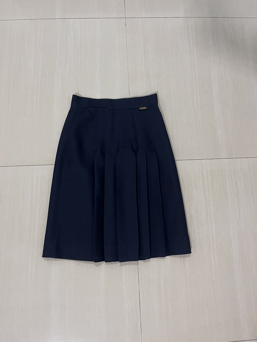 chiichashop's tweet photo. 📍ทรงแคบอลิสบีเค 

— เอว26 ยาว23 สพ37 ตีเกล็ด6.5 

200฿

#กระโปรงทรงแคบ #กระโปรงนักเรียนทรงแคบ #มือสอง #กระโปรงมือสอง #ทรงแคบ #กระโปรงทรงแคบมือ2 #ส่งต่อกระโปรงทรงแคบ #กระโปรงนักเรียน https://t.co/QmFo8nlpbF