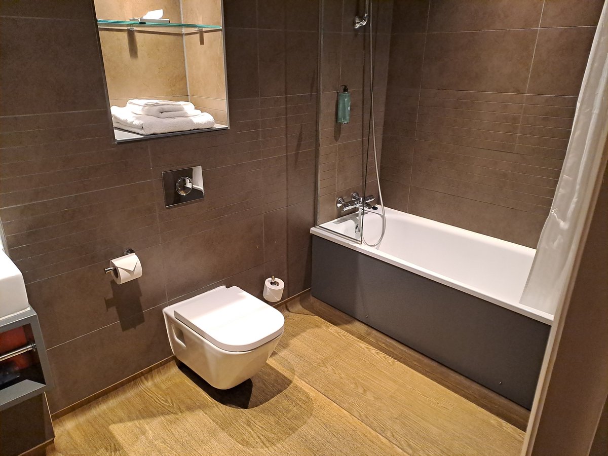 alexbaynhambd's tweet image. Staying in a Wetherspoons Hotel for the first time.
£68.40 per night and it's at least comparable to a Premier Inn.
Tim Martin you SOB, you've done it again.