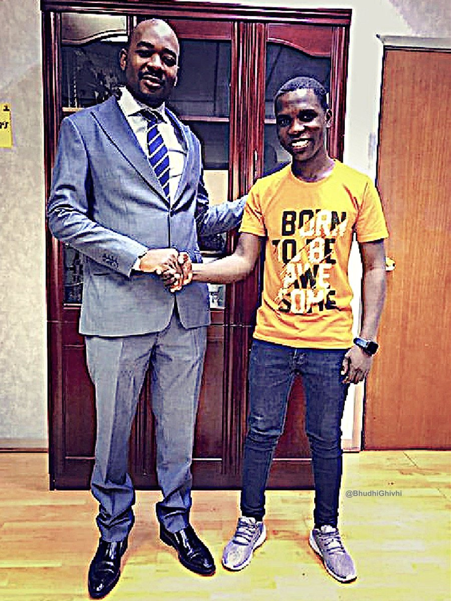 ➡️ This one 👇🏾attached himself to President Chamisa in order to promote his music career and access his MEGA influence and millions of followers.

Basking in the limelight of Chamisa's tremendous glow, he managed to get a good number of social media followers.

He then grew