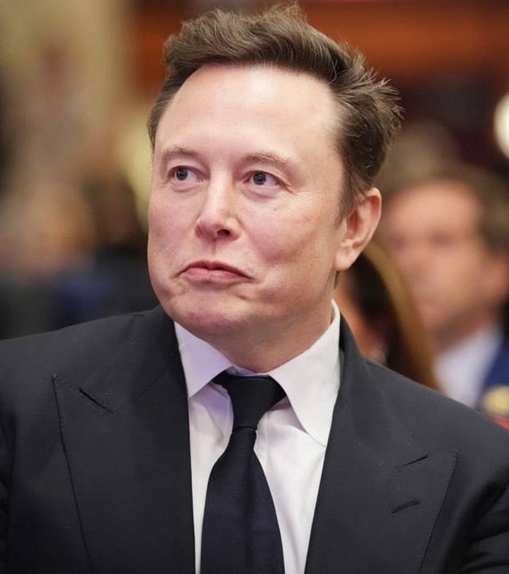 KwinnKayy's tweet image. Elon Musk admits the X algorithm is glitching, apologizing for the chaos and promising fixes ASAP. 👀 No timeline yet, but a major backend overhaul may be brewing to stabilize reach and engagement.
#ElonMusk #XAlgorithm #SocialMedia #TechNews #Breaking
