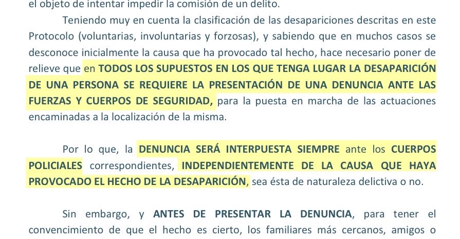 darenci's tweet photo. @HelenaMaleno @policia El policía está incumpliendo su obligación. https://t.co/ada9FmUX81 https://t.co/JagBikSflo