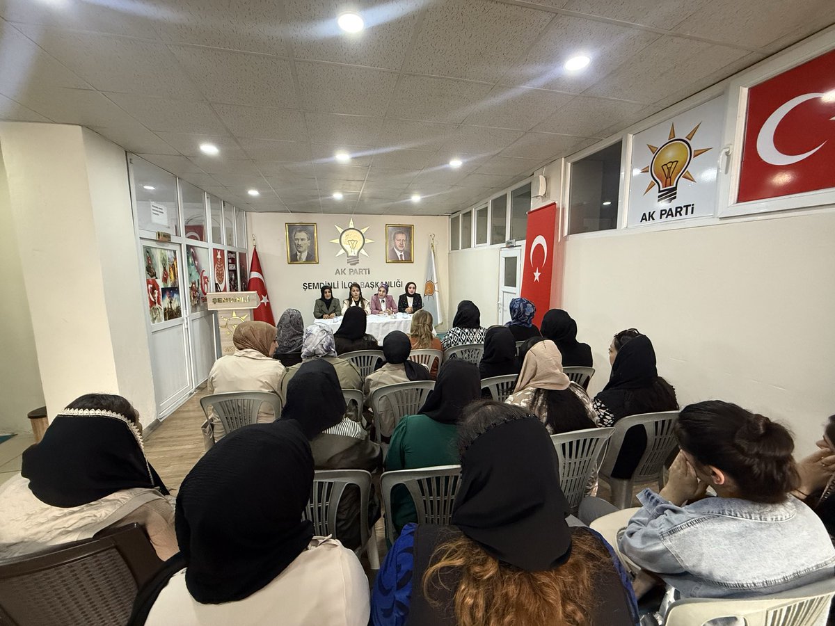 📍Hakkari /Şemdinli 

İlçe yürütme ve yönetim kurulu üyelerimizle birlikte haftalık olağan toplantımızı gerçekleştirdik 

İlk Günkü Heyecanla emin adımlarla yürümeye devam 
Birliğimiz beraberliğimiz daim olsun 🇹🇷🇹🇷
<a href="/tugbaisikercan/">Tuğba IŞIK ERCAN</a> 
<a href="/AKKADINGM/">AK Parti Kadın Kolları</a> 
<a href="/tulaykaynarca/">Tülay Kaynarca</a> 
<a href="/GercekTekin/">Gerçek Tekin</a>