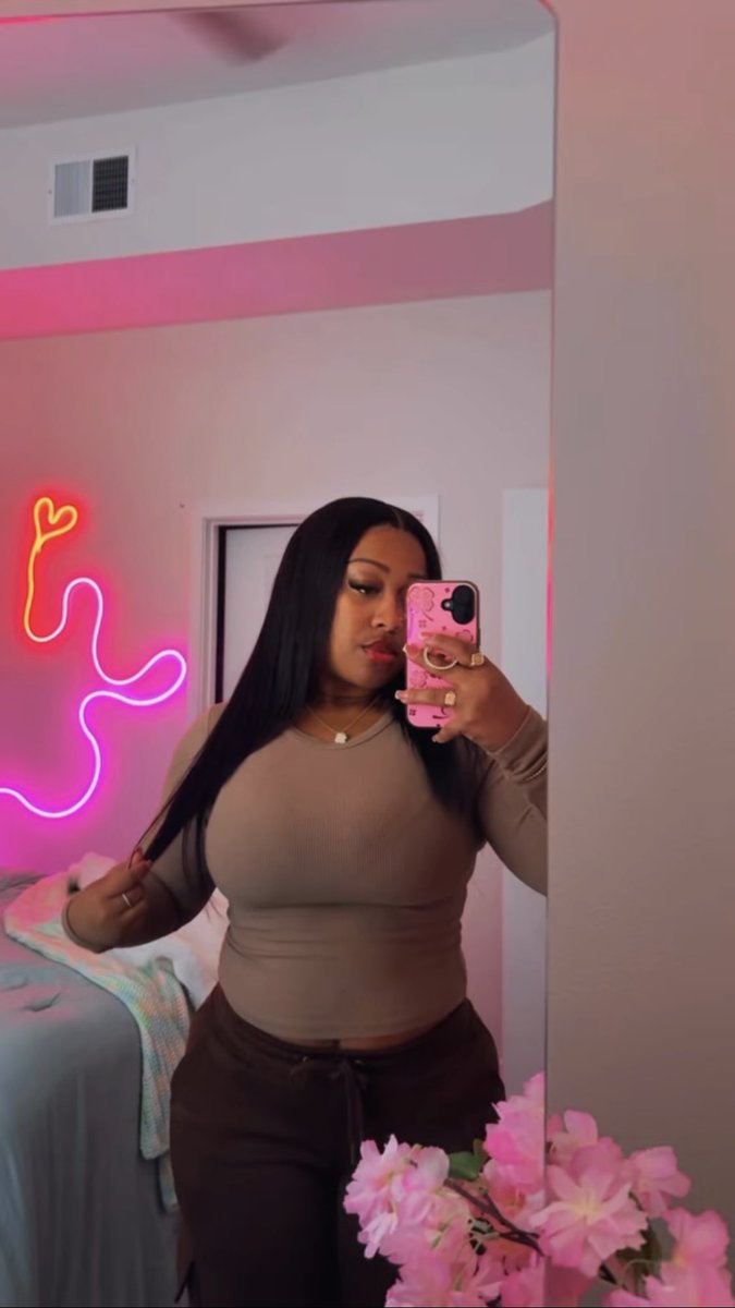 June_Fit's tweet photo. Felt pretty today 🥰 https://t.co/bk86Od6PPf