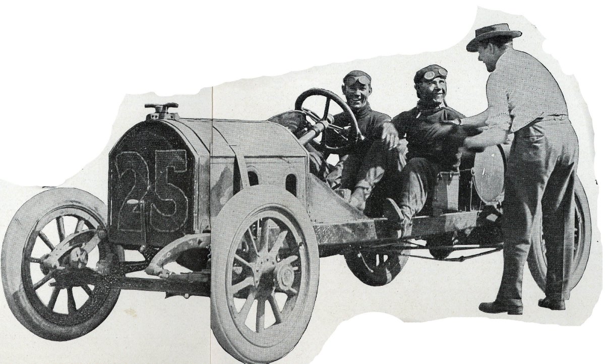 juanjoabsolut's tweet photo. Sábado 25, vámonos a la #VanderbiltCup de 1910 con el #Preguerra #Marmon de #JoeDawson, que perdió la carrera al atropellar a un espectador a 5 vueltas del final y parar a socorrerle @historacing @LM__ @VicarioMartin @Jose_ArmandoGH @horacio_porta @Raul_Olivan https://t.co/xWX7yKwvxB