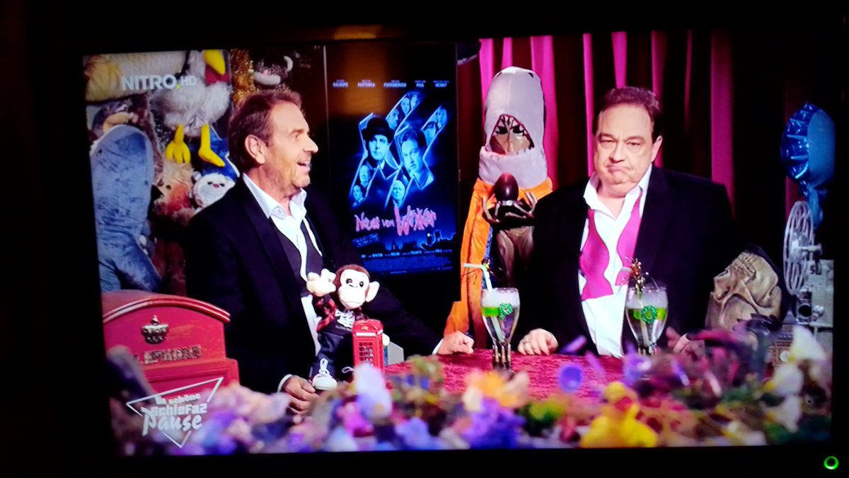 Pause oder nach Hause?Einfach #DieSchöneSchleFaZPause . Der neue Klassiker. Tolle Idee, die wunderbare Anmoderation von Päter u. Olli. Nächste Woche mit #Fantomas.😀
#EdgarWallace 
#NeuesVomWiXXer 
#SchleFaZ
#SchleFaZBeiNITRO