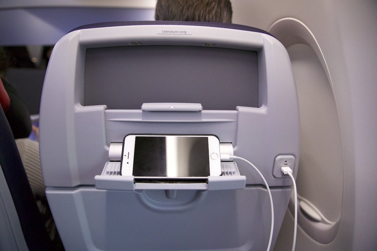 sunrisechats's tweet photo. @ispekhov @palis American Airlines has these now https://t.co/uaIX6PX5oh