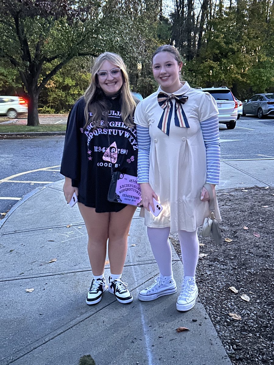 hale_middle's tweet photo. Happy Halloween Hale https://t.co/pahNYBN3SI