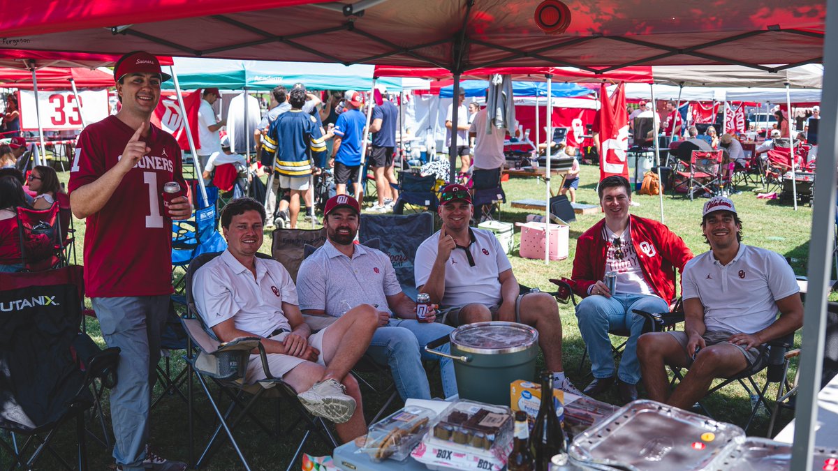 Reminder to all fans tailgating in Norman this weekend: drop-off on the North Oval will end at 8 a.m. Saturday due to the early kick time.

For more information, be sure to review our tailgating policies before arriving to campus! Boomer! ☝️ 

🔗 ou.edu/tailgating