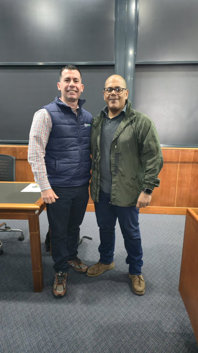 2_cmr's tweet photo. Un honor estar en la clase magistral del principal y máximo economista cripto de Venezuela @aaronolmos en el @IESA junto a los colegas Jose Hernandez y Wilfred Rodriguez, todos hablando sobre la actualidad de los Criptoactivos, Contabilidad y Compliance en 🇻🇪 https://t.co/wpQYm5qNvZ