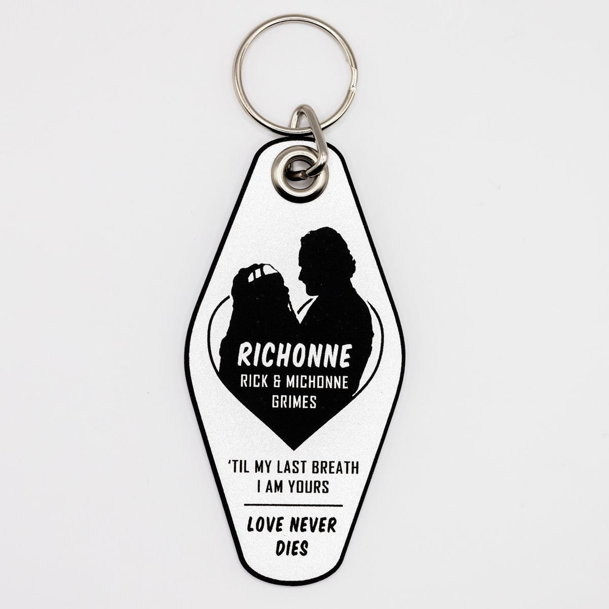 dmgstudioprods's tweet photo. A new keychain design honoring Richonne (Rick Grimes &amp; Michonne) has been added to the shop &amp; is currently on sale for 10% off until November 8th. Please check it out if you're interested 🫶

https://t.co/FzUepZ5gZy

#TheWalkingDead #TheOnesWhoLive #AndrewLincoln #DanaiGurira https://t.co/xj73o6e1mZ