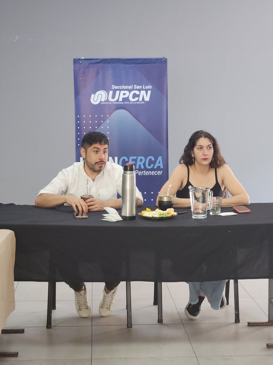 SeccUPCNSL's tweet photo. #ComisionDirectiva
🤝 Nuestro Sec.Gral Claudio Chapa Suárez y nuestra Sec.Adj Romina Castillo, llevaron adelante la reunión de Comisión Directiva

💪🏻En la misma hicimos un repaso por cada secretaria y nos enfocamos en las próximas acciones a seguir

#UPCNPresente
#ElegiPertenecer https://t.co/0hb6RPgVey