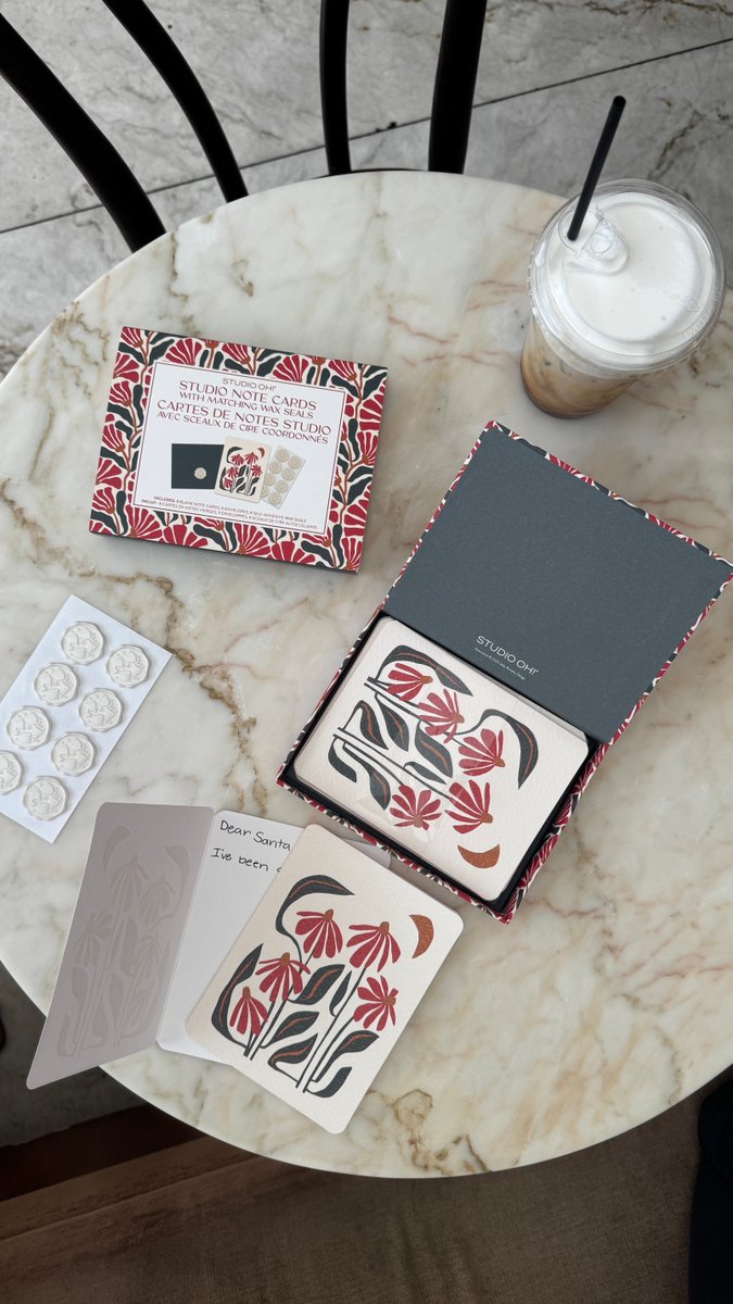FabFitFun's tweet image. 🪩 WINTER SPOILER 🪩 Customization is now open for Annual Members, so be sure to snag all your favorites, including this Orange Circle Studio &amp;amp; Studio Oh! Notecards with Wax Seals. 

- A sophisticated stationery set that instantly elevates how you write letters to loved ones,…