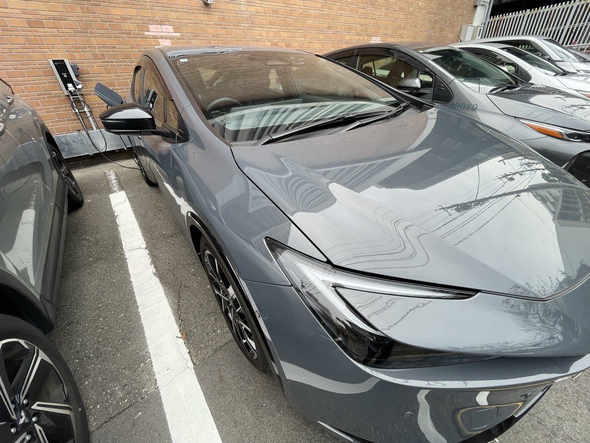 koncho41's tweet image. おはようございます。
土曜日も仕事です。
今日は岡崎市の山の中の現場に行ってきます👷
本日も皆様、
#ご挨拶に 
#プリウスPHV 
#充電完了