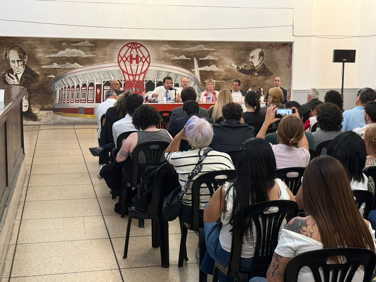 AgrupJNewbery's tweet image. Jornada de capacitación  “Aspectos legales de las asociaciones deportivas” 
Llevada en el estadio Tomás A. Ducó. 
.
.
.
.
#ClubAtléticoHuracán #AgrupaciónJorgeNewbery #VamosGlobo #HuracánYNadaMás 🎈