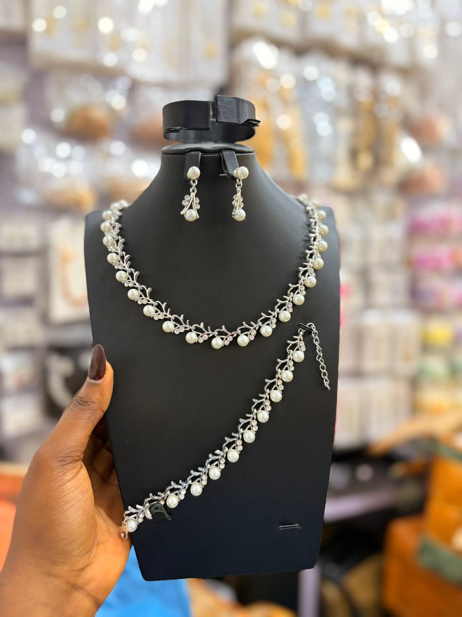 Awe04433447's tweet photo. Welcome to Oyinkejihub, where ;
✨ Our jewelry speaks without words — crafted to elevate every look with a touch of brilliance.

With Oyinkejihub, you don’t just wear jewelry or perfume ,you wear elegance.

#LoveYourW #jewelry #كاريزما76 https://t.co/7OB6A4Q4YR