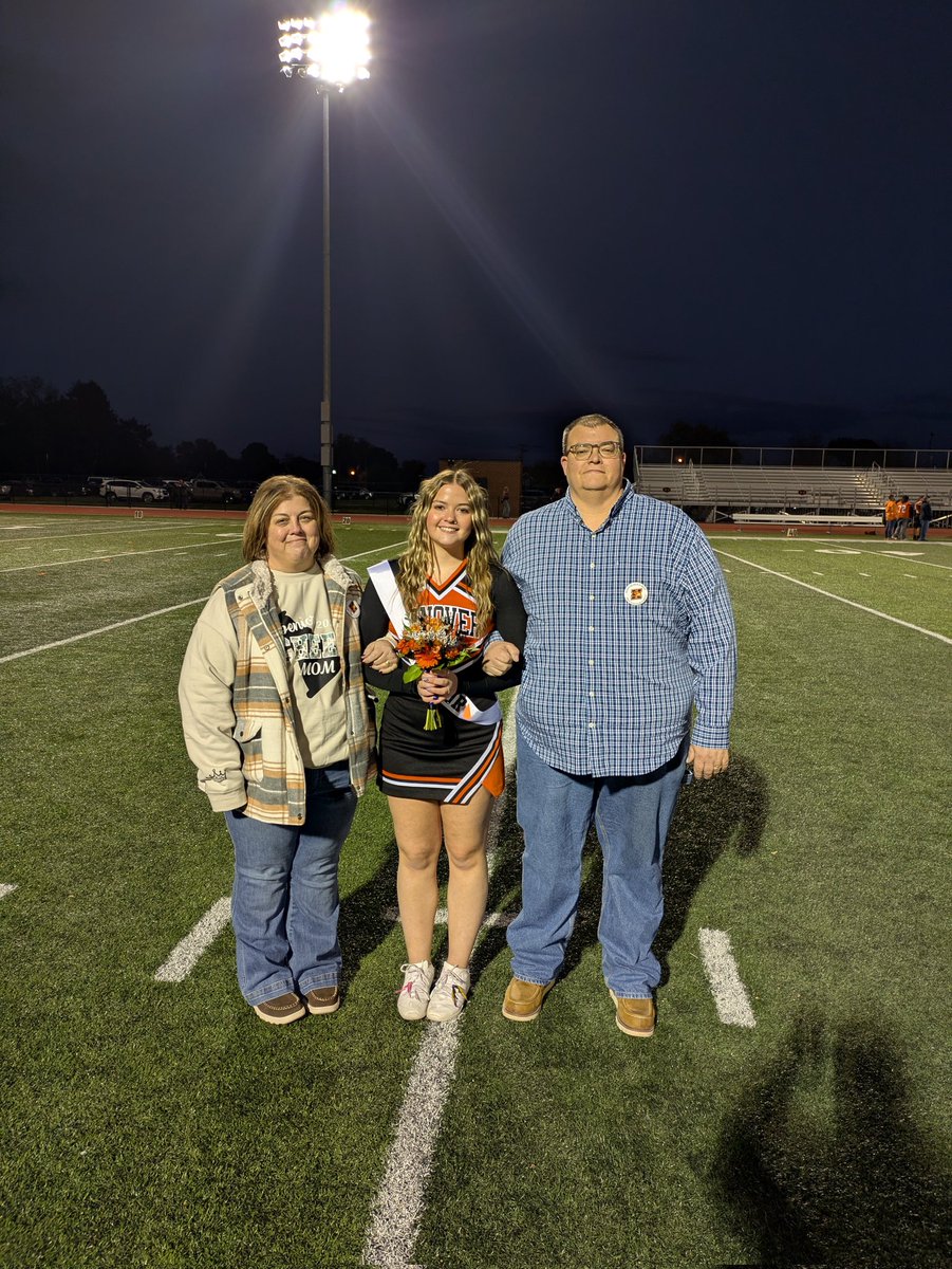 Congratulations 👏🎉👏 to our Senior cheerleader! #hpsdawesome <a href="/HanoverPublic/">HanoverPublic</a>