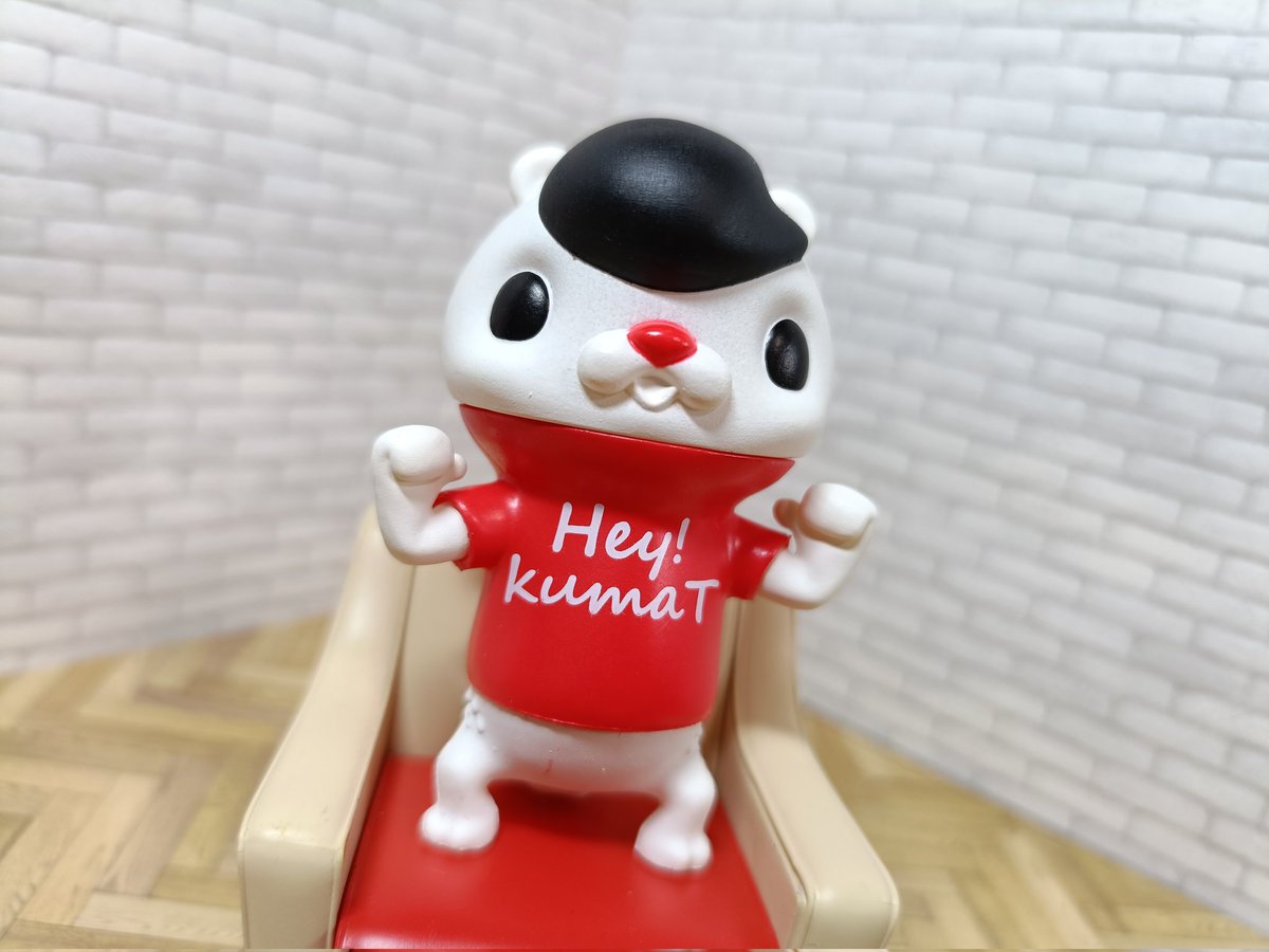 おはキウィ🥝です！✨

ついに！ついにKIWI🥝が『クマティ』に！！(*´艸｀*)❤️✨

クマティが可愛すぎてTシャツ購入しちゃいました❤️✨
お決まりポーズでパシャリ📸✨✨笑
髪型も一緒！？笑笑

#HeykumaT #クマティー #Tシャツ #コスプレ #ガチャガチャ #オモ写