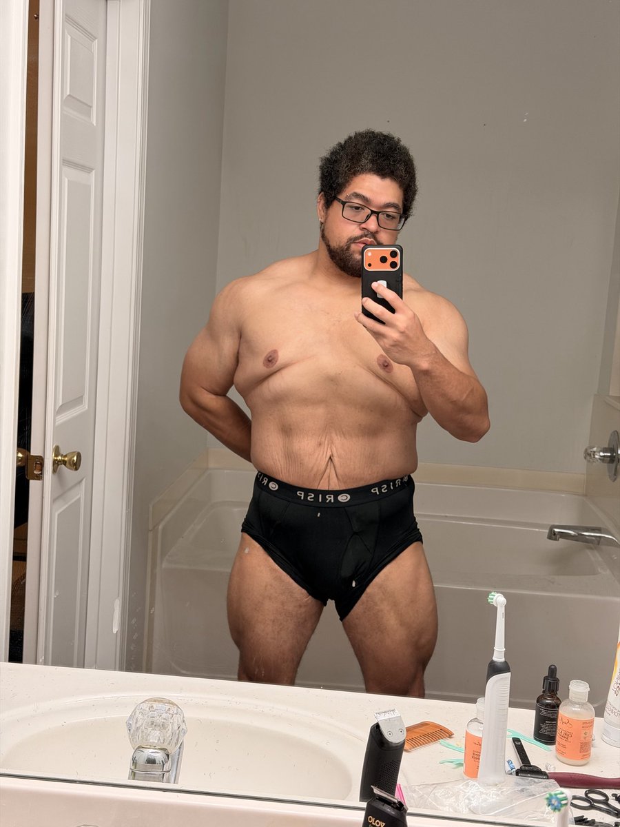 NoLongerObese's tweet photo. DEXA scan today, here are some highlights.

BW: 234 lbs
BF%: 20.8%

Lean Mass: 179 lbs
FFMI: 28.1

Lean Gains:
Arms + 3lbs
Legs + 3lbs
Trunk - 1lbs

Cut starts … after my traveling lol. https://t.co/iTTS1AURkE