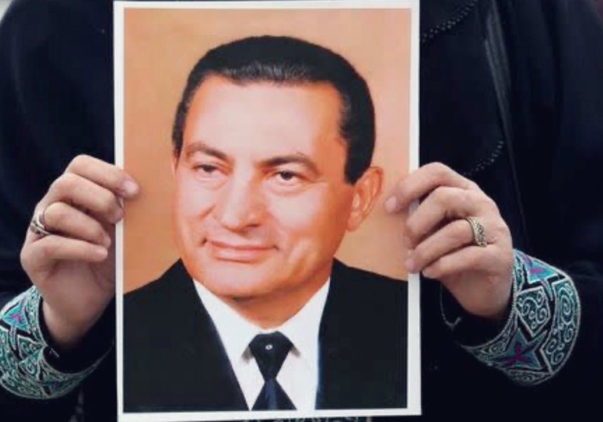 اللهُ يشهدُ ما قلّبتُ سيرتَهم ؛

        يوماً وأخطأ دمعُ العينِ مَجراهُ 

محمود غنيم 

رحم الله سيادة الرئيس حسني مبارك وأسكنه فسيح جناته.